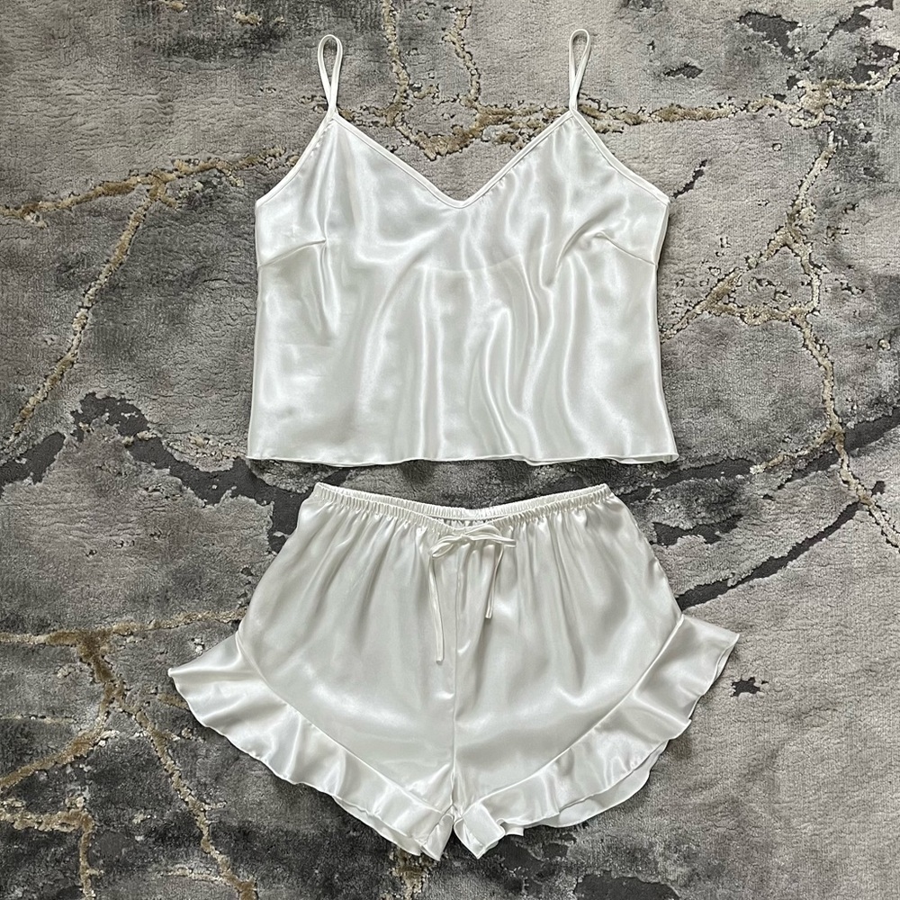 Vintage coquette white satin 2 piece loungewear pj set 🤍